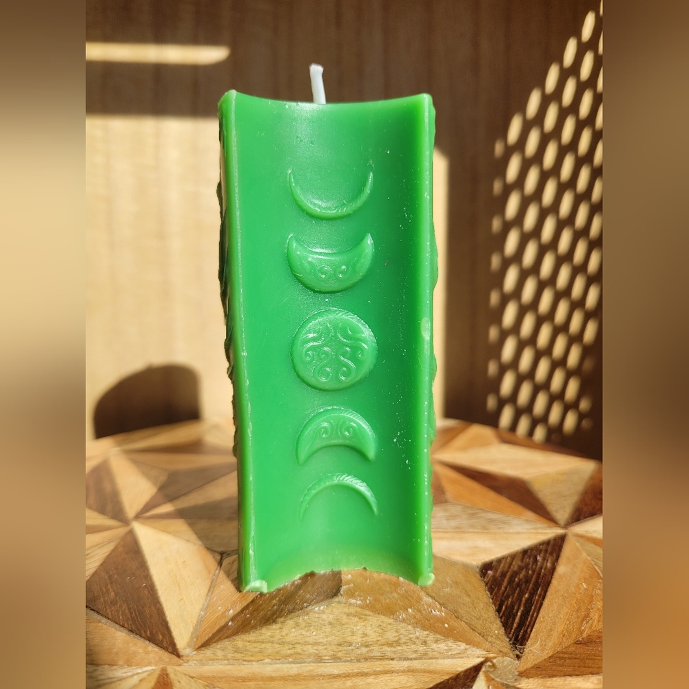Moon phases green candle